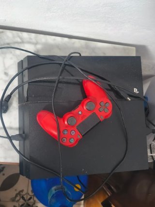 Consola PS4 + Mando Rojo
