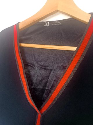 Vestido negro Zara con detalles rojos