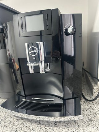 Cafetera Jura E6 Superautomática