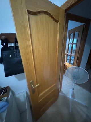 Puerta de madera lacada 201x62