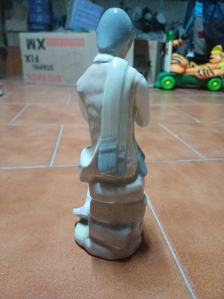 Figura de porcelana flautista