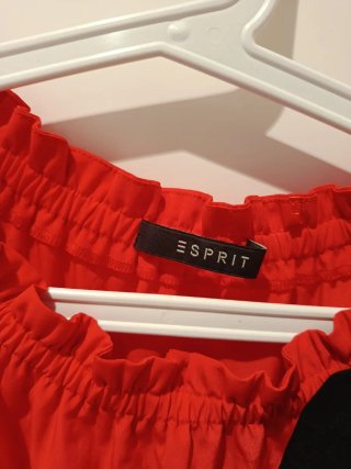 Blusa Esprit sin mangas roja con lazo