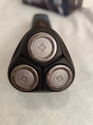 Máquina de afeitar Philips negra y gris