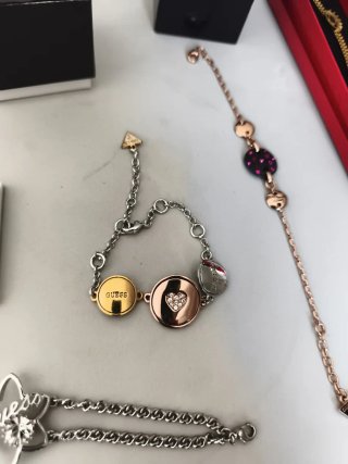 Conjunto de Joyería Guess