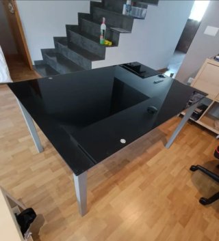 Mesa de cristal y metal negra