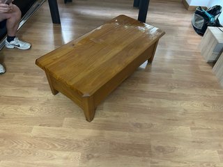 Mesa de centro de madera maciza con cajones