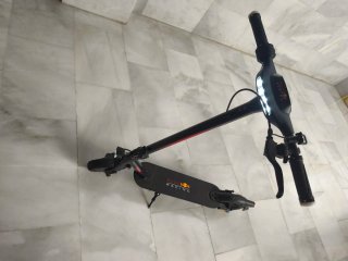 Patinete Eléctrico Red Bull + Cargador