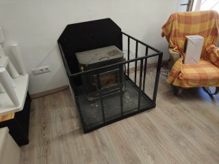 Estufa de leña metálica negra