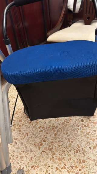 Andador con asiento de aluminio