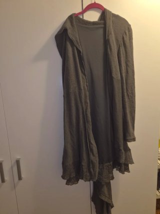 Blazer/vestido gris con capucha de lana