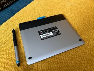 Tableta Gráfica Wacom Intuos Pen & Touch Small
