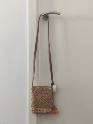 Bolso Parfois rafia móvil bandolera