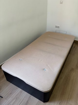 Cama canapé tapizada casi nueva