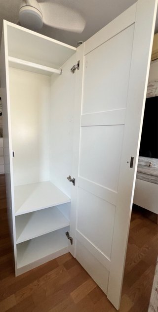 Armario a medida de madera blanco.