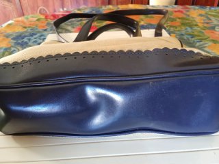 Bolso de mano y hombro beige y negro