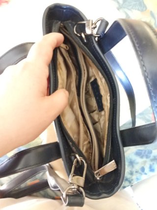 Bolso de mano y hombro beige y negro