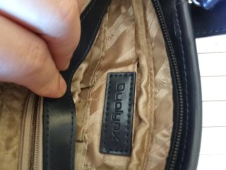 Bolso de mano y hombro beige y negro