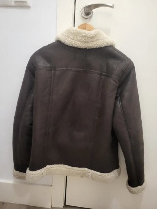 Chaqueta Bershka pelo borreguillo marrón