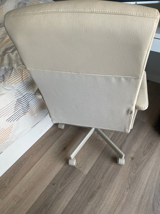Silla giratoria beige y gris