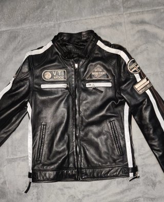 Chaqueta Moto Cuero Mujer Negra y Blanca