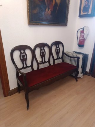 Banco antiguo de entrada madera y terciopelo