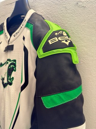 Mono de moto Bela blanco y verde