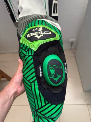 Mono de moto Bela blanco y verde