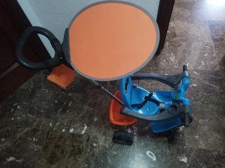 Triciclo infantil azul con toldo
