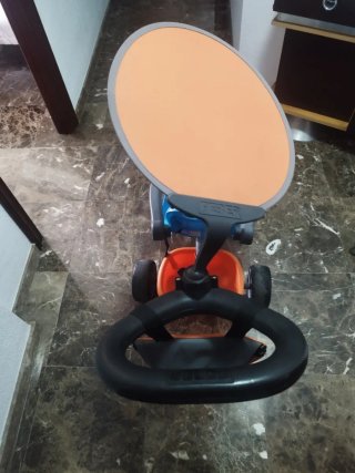 Triciclo infantil azul con toldo