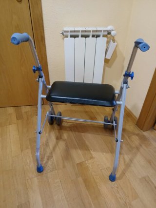 Andador adulto con asiento aluminio
