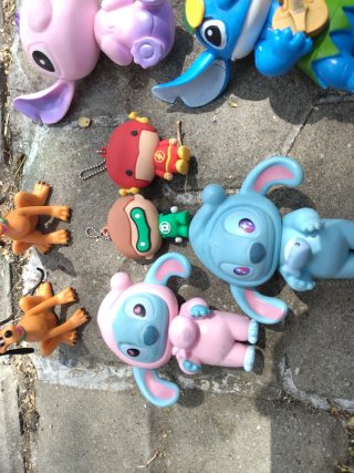 Lote de muñecos variados