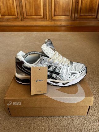 Asics Kayano 14 Blancas/Negras Talla 42