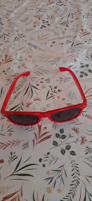 Gafas de sol rojas