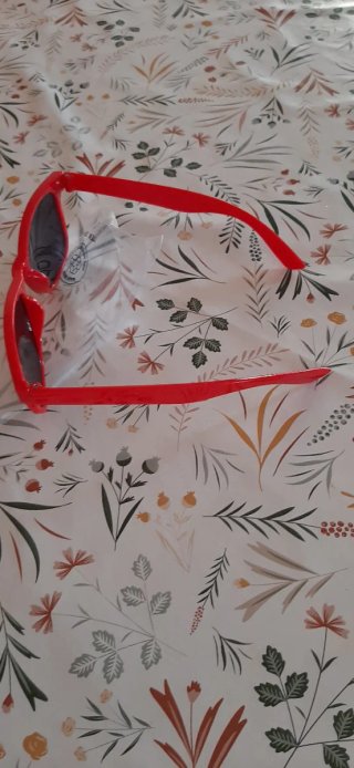 Gafas de sol rojas