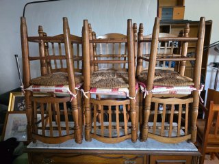 6 Sillas de madera con asiento de tela