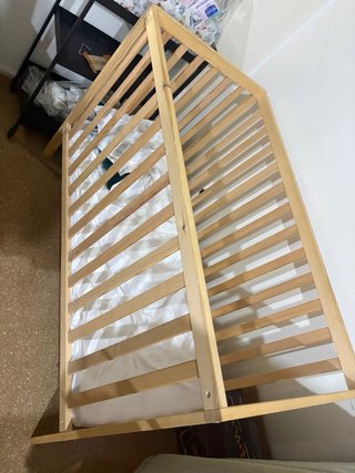 Cuna de bebé de madera