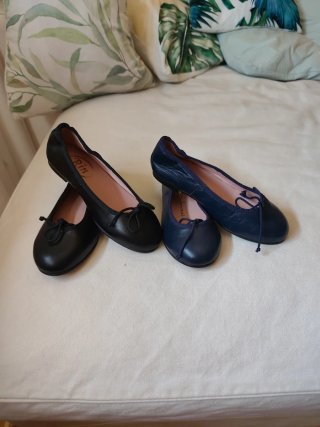 Bailarinas de piel negras y azules. Talla 31