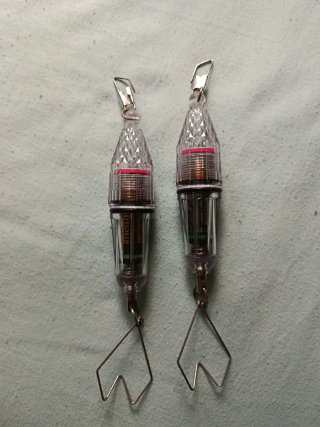 Luz de pesca roja, las dos a 12€
