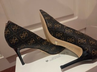 Zapatos aguja Guess, modelo Dabbey 2,