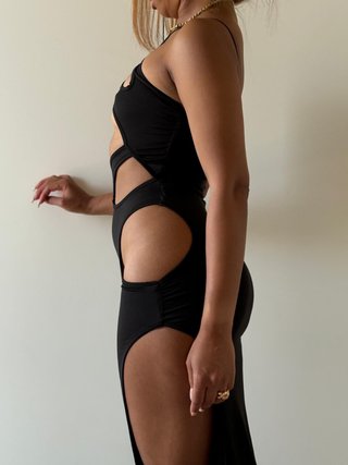 Vestido negro con tirantes