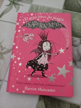 El gran libro de magia de Isadora y Mirabella