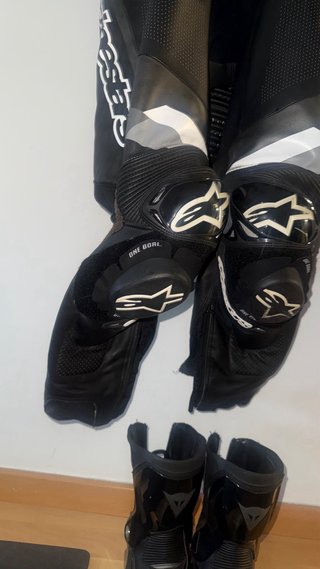 Mono Alpinestars V4 Talla 52