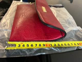 Bolso de mano rojo