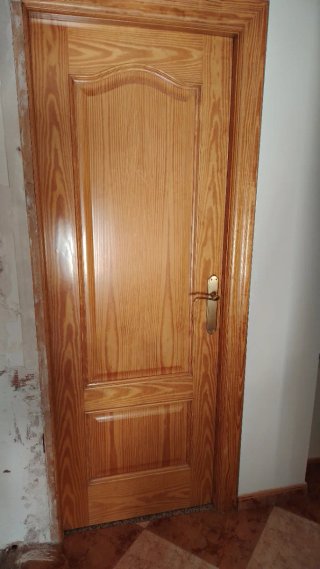 Puerta de madera interior