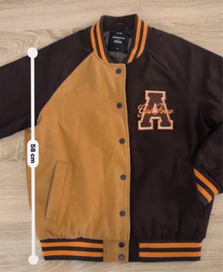 Chaqueta Bomber Varsity Beige y Marrón