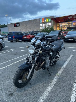 Suzuki Bandit 600 Naked Negra