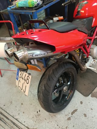 Ducati Multistrada 1000DS Roja
