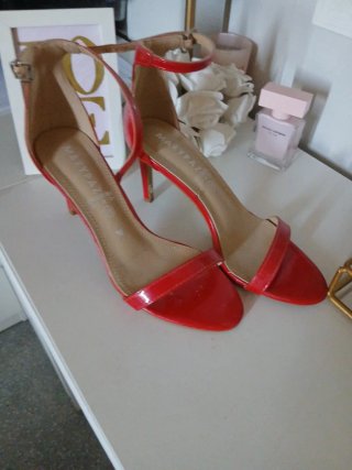 Zapatos de tacón MARYPAZ rojos