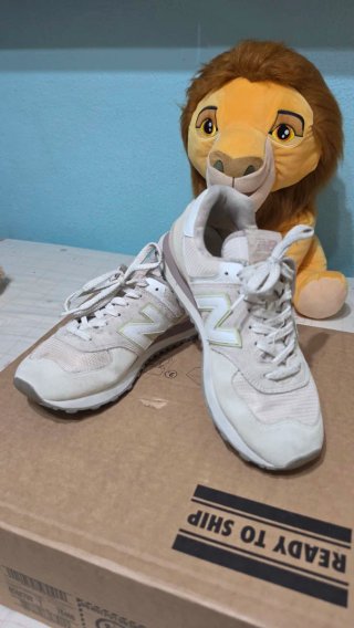 Zapatillas New Balance Beige y Blanco
