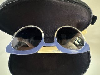 Gafas de sol bebé Chicco azul y beige